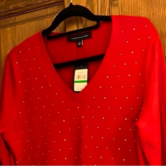 Tommy Hilfiger 🌟HP🌟Red V-Neck Women's Large Sweater NWT - Picture 2 of 6